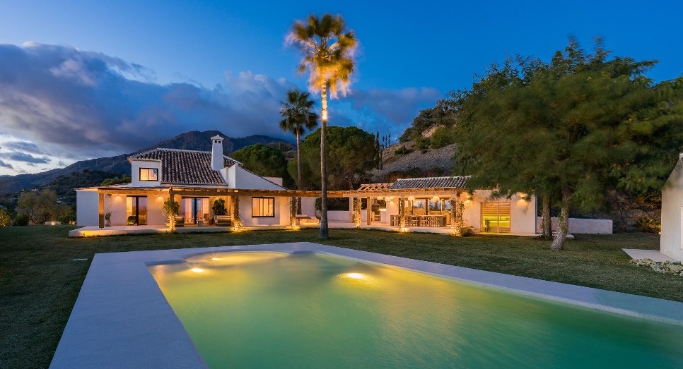25+ years experience in Marbella