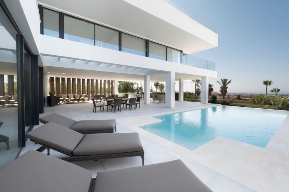 new_modern_villa_near_marbella